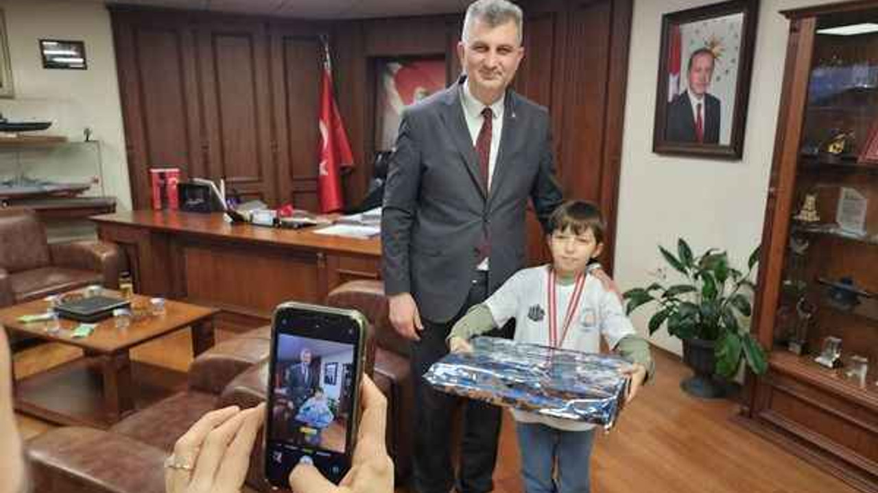 Gölcük'ün gururundan Sezer'e ziyaret!