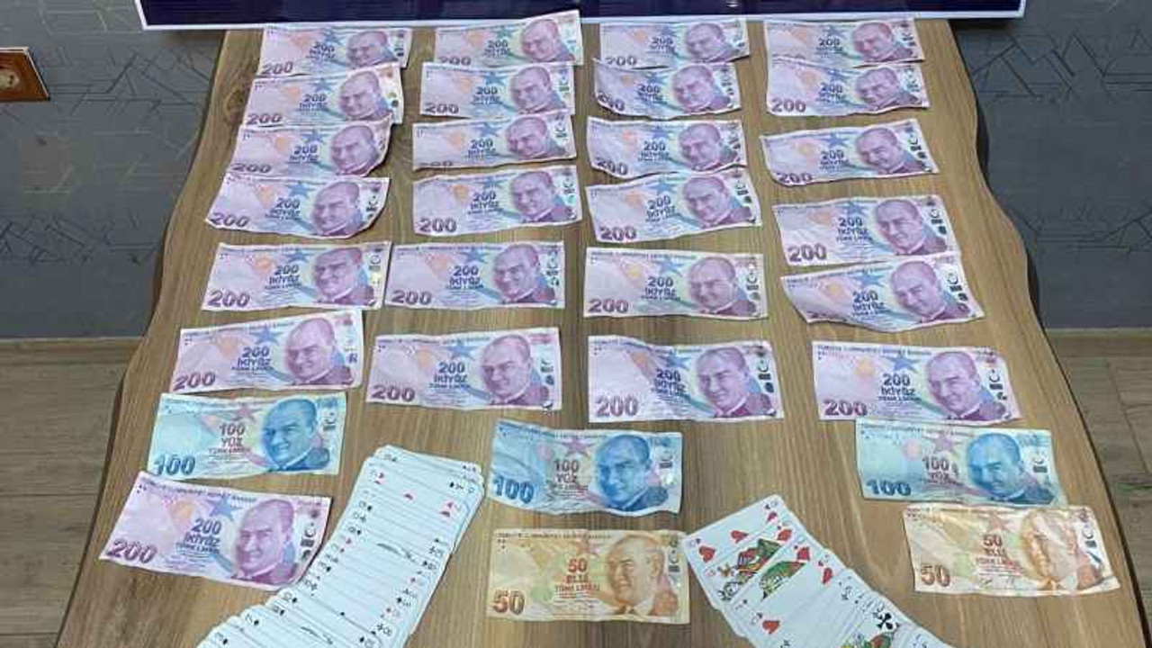 Kumar oynatılan iş yerine polis baskını