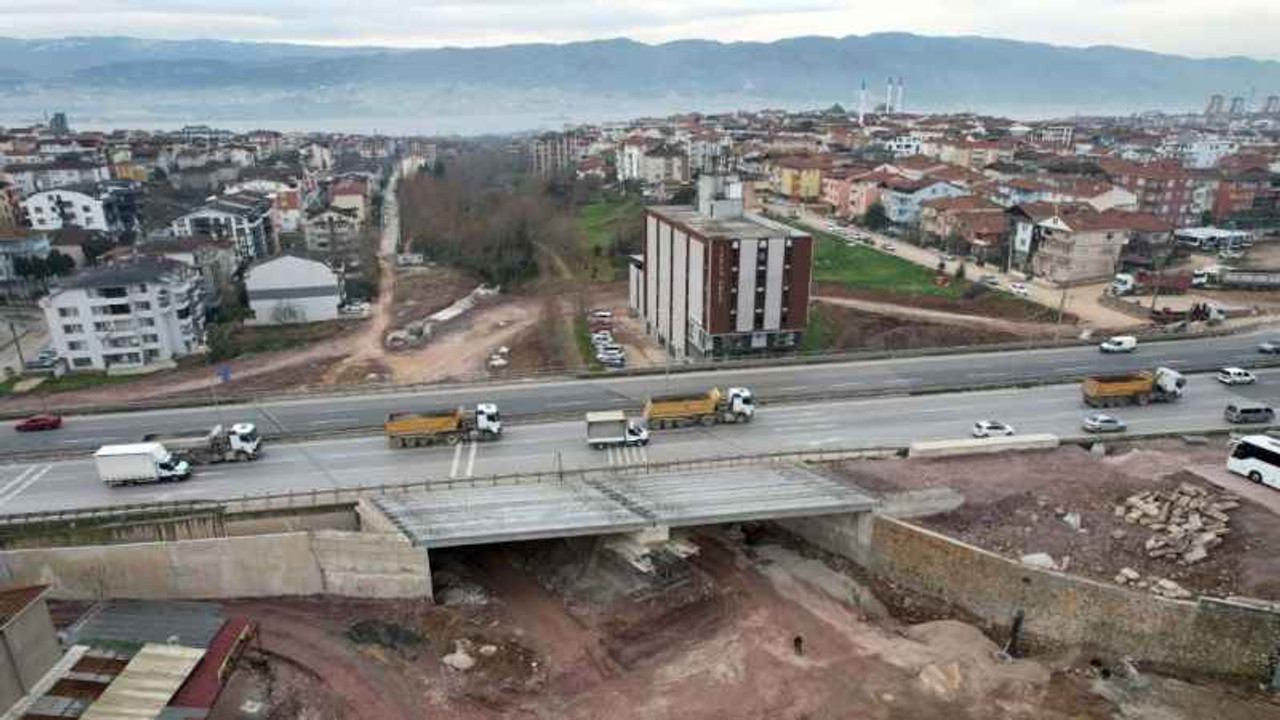 Kaşkaldere Kavşağı’nda köprü kiriş montajı yapıldı