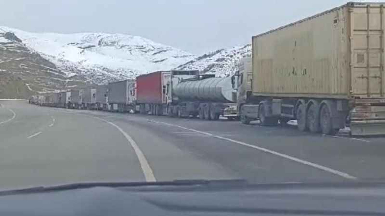 Sınırda 10 kilometrelik tır kuyruğu