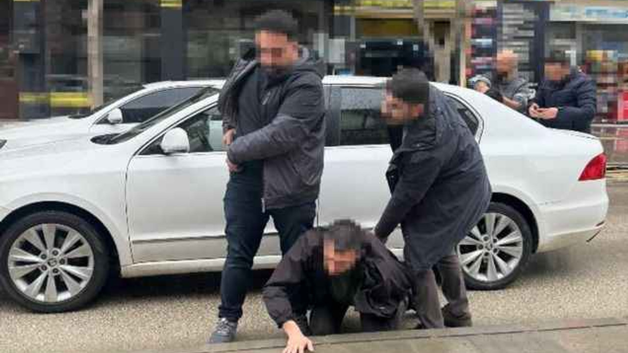 MİT destekli operasyon: Kaçak göçmenleri kağıt havluların arasına saklamışlar!