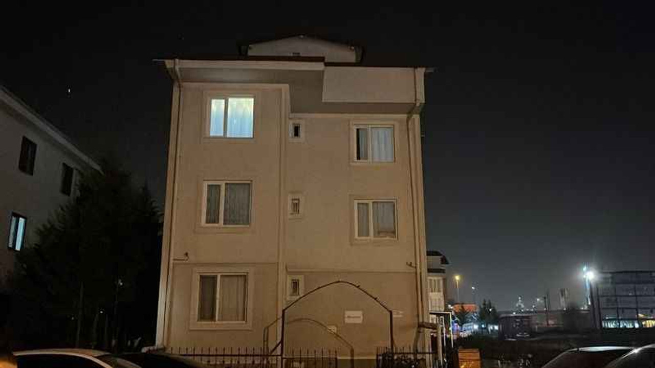 Erkek arkadaşına kızdı, kazara kendini bıçakladı