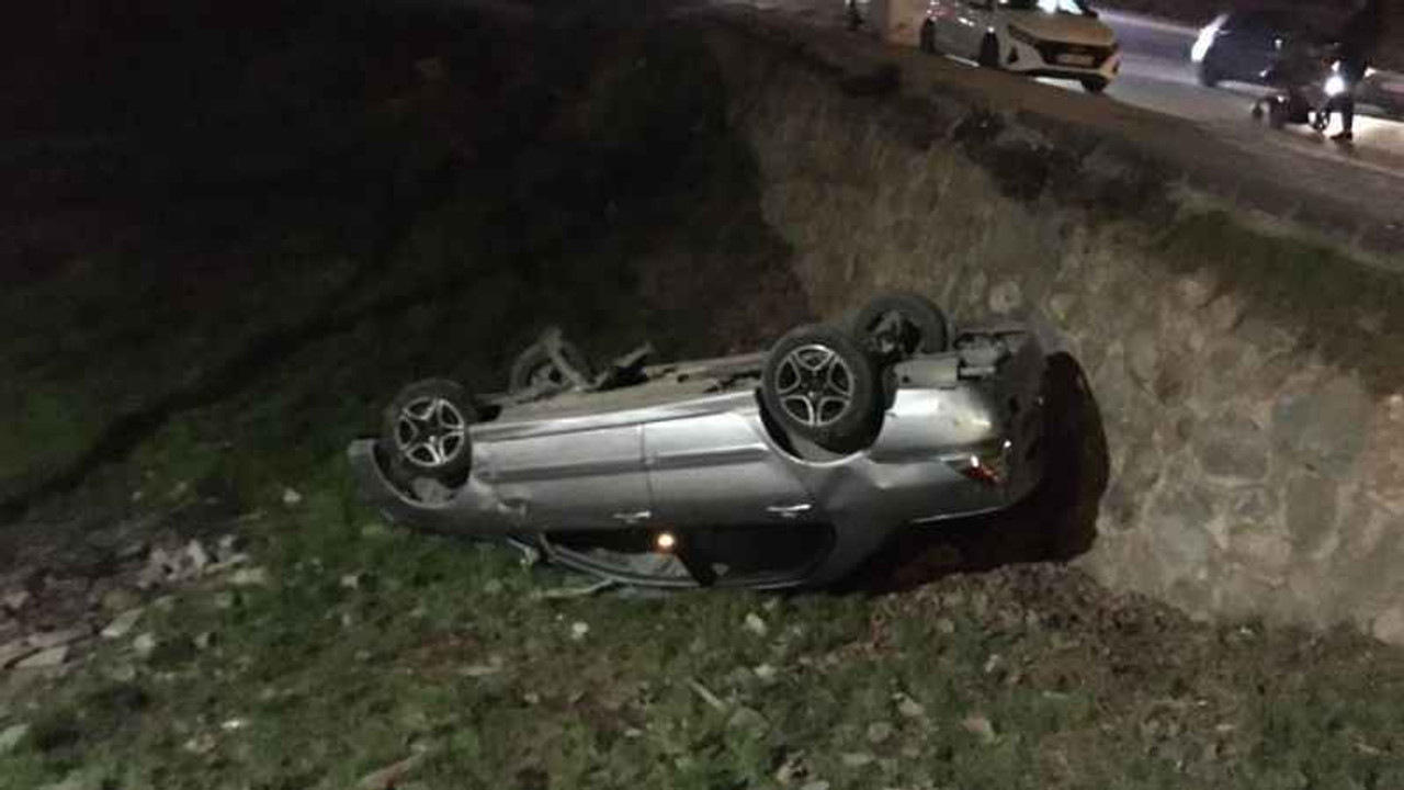 Sitenin bahçesine düşen otomobilden alkol şişesi çıktı