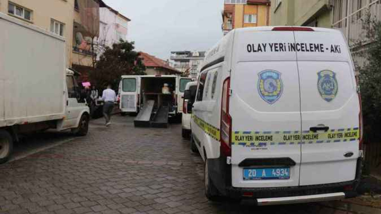 İşe gitmek için uyanan genç, annesi ve kardeşini ölü buldu