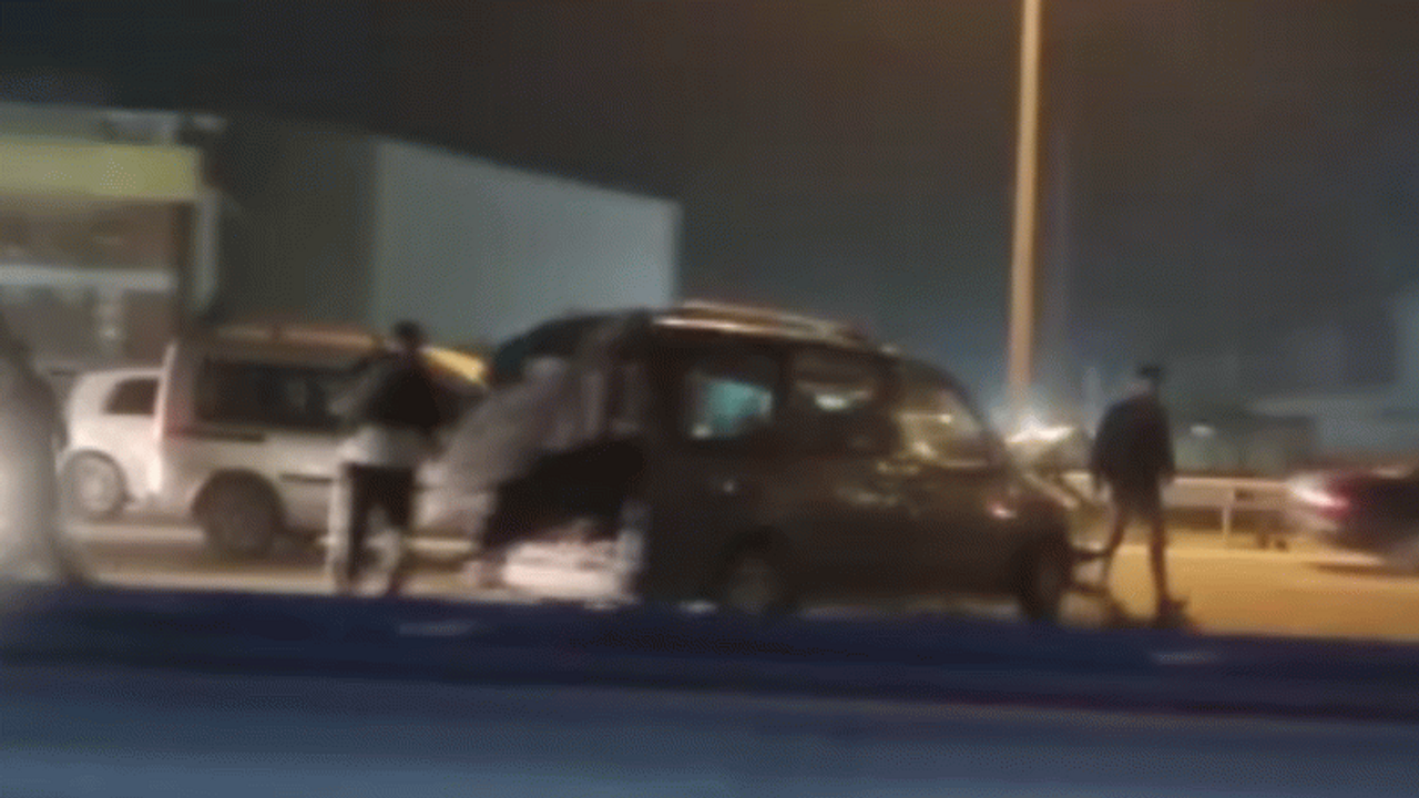 Kocaeli’de iki hafif ticari araç çarpıştı: 1 yaralı