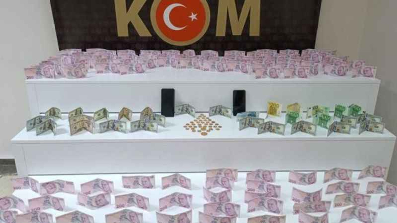 Kendilerini polis olarak tanıtıp vatandaşı yüzbinlerce lira dolandırdılar!