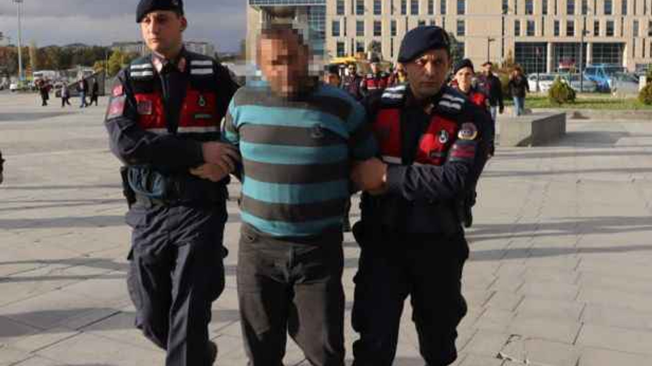 Para için komşusunu keserle başını ezerek öldürdü!