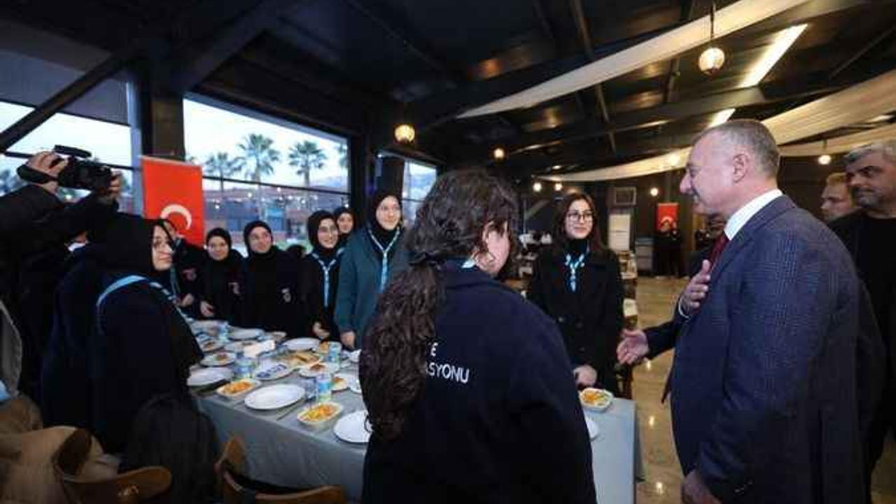 Büyükakın izcilerle iftar yaptı, "Nesilleri yetiştiren sizlersiniz"