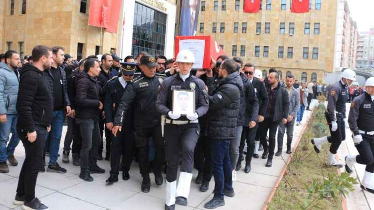 Şehit polisin naaşı arkadaşları tarafından Denizli’ye uğurlandı
