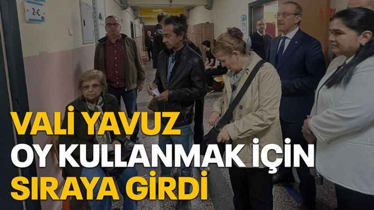 Vali Yavuz oy kullanmak için sıraya girdi
