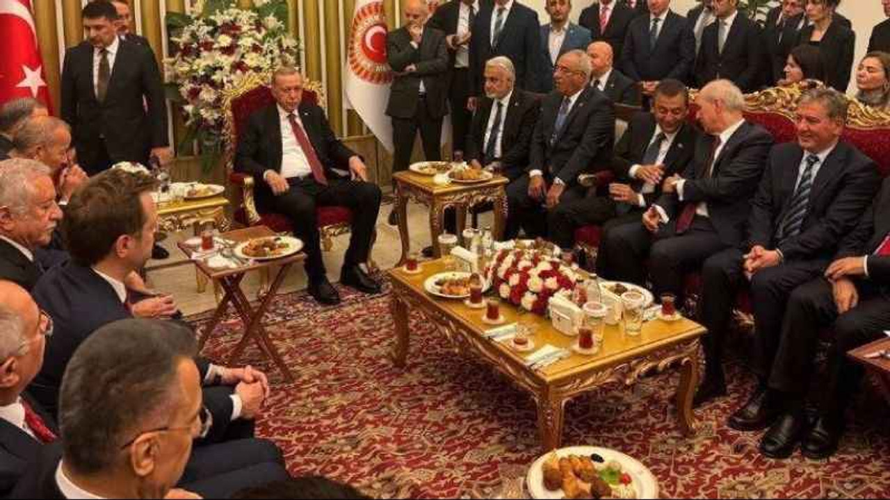 Erdoğan, Özgür Özel ile bir araya geldi!