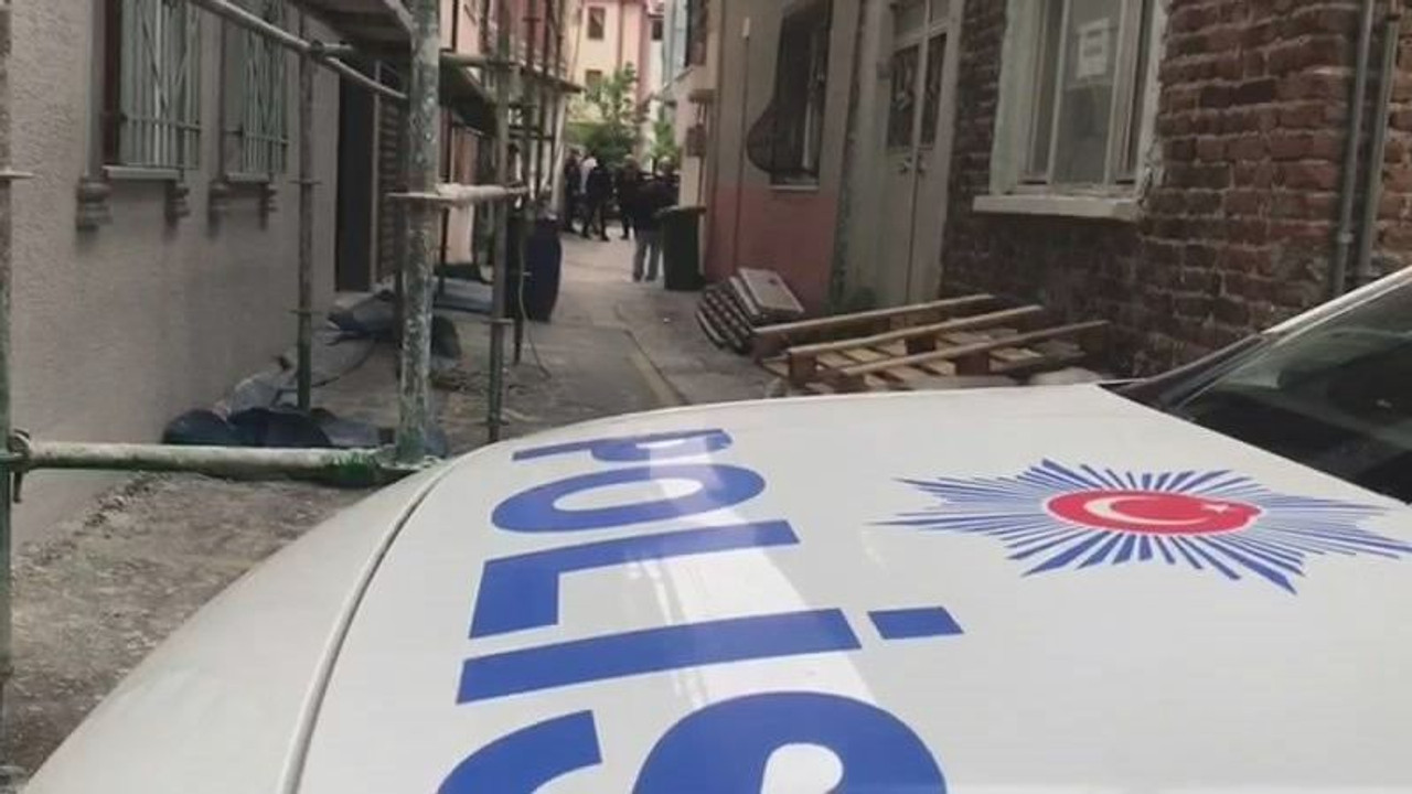 Boşanma aşamasında olduğu eşinin evine kurşun yağdırdı