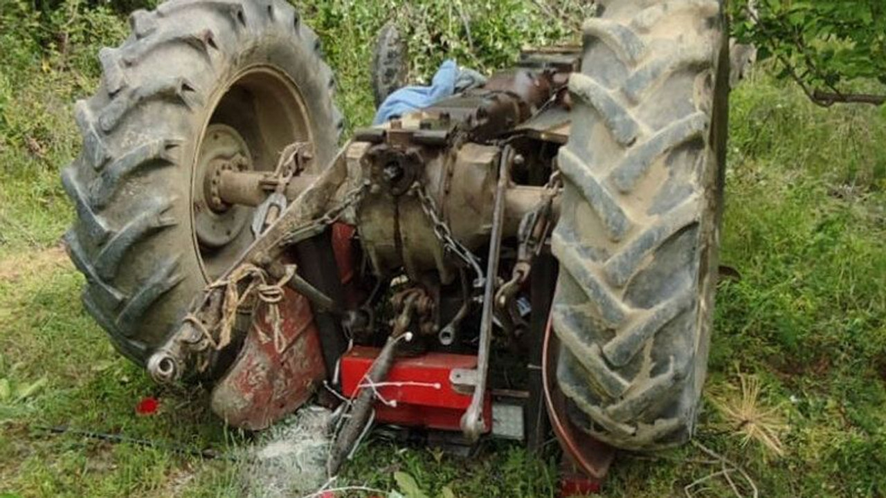 Devrilen traktörün sürücüsü yaralandı