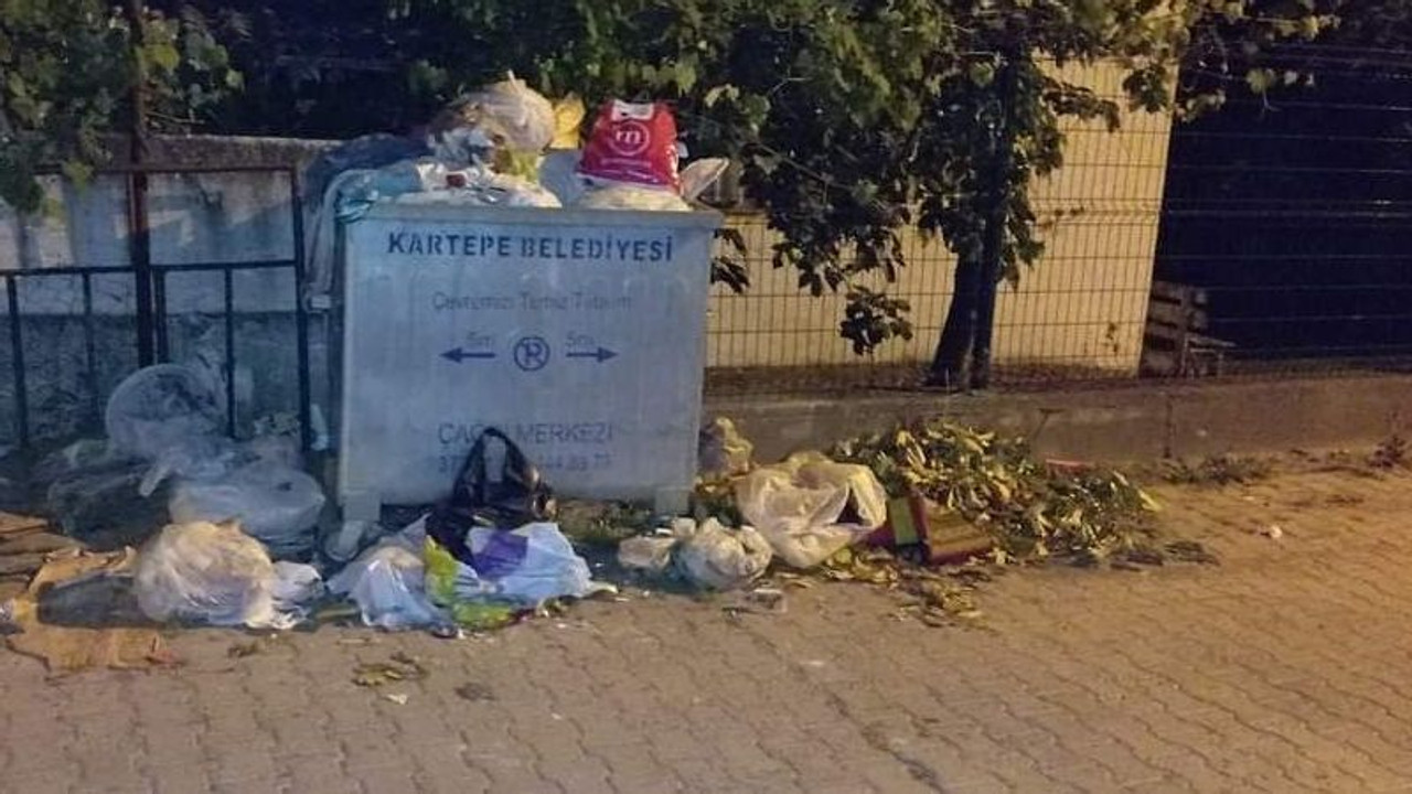 Belediye çöpleri toplamıyor mu? Kartepe'deki o mahallede çöpler sokağa taştı