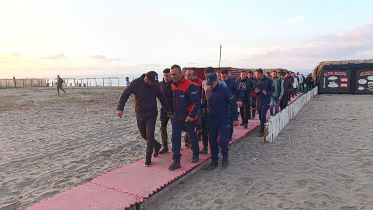 Sakarya'da denizde kaybolan gencin cesedi 4 buçuk metre derinlikte bulundu