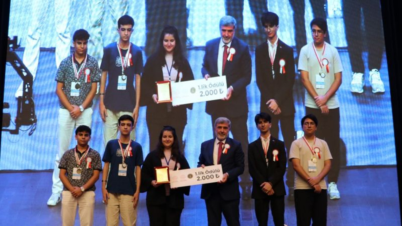 Kocaeli 11 dilde münazara yarışmaları Türkiye finali'ne ev sahipliği yaptı