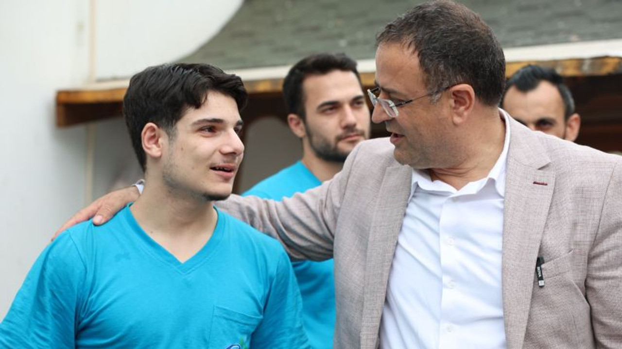 Sertif Gökçe, belediye çalışanlarıyla tek tek bayramlaştı
