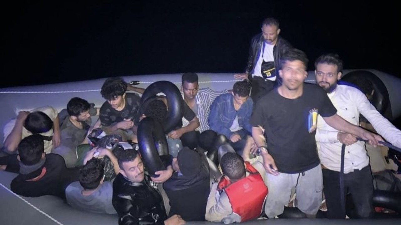 Ayvacık açıklarında 18 kaçak göçmen kurtarıldı