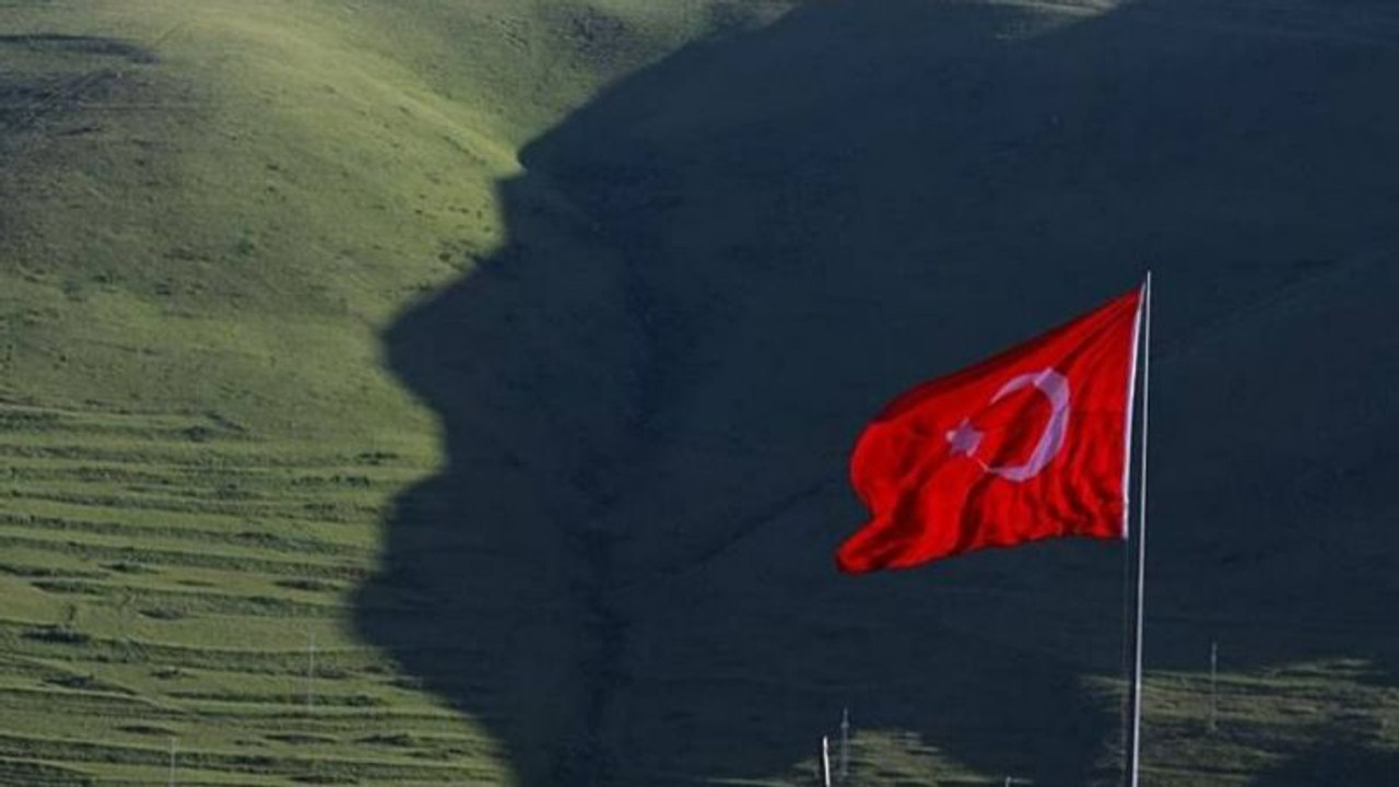 Ardahan'da dağlara yansıyan ‘Atatürk silüeti’ bu yıl da gözlemlendi