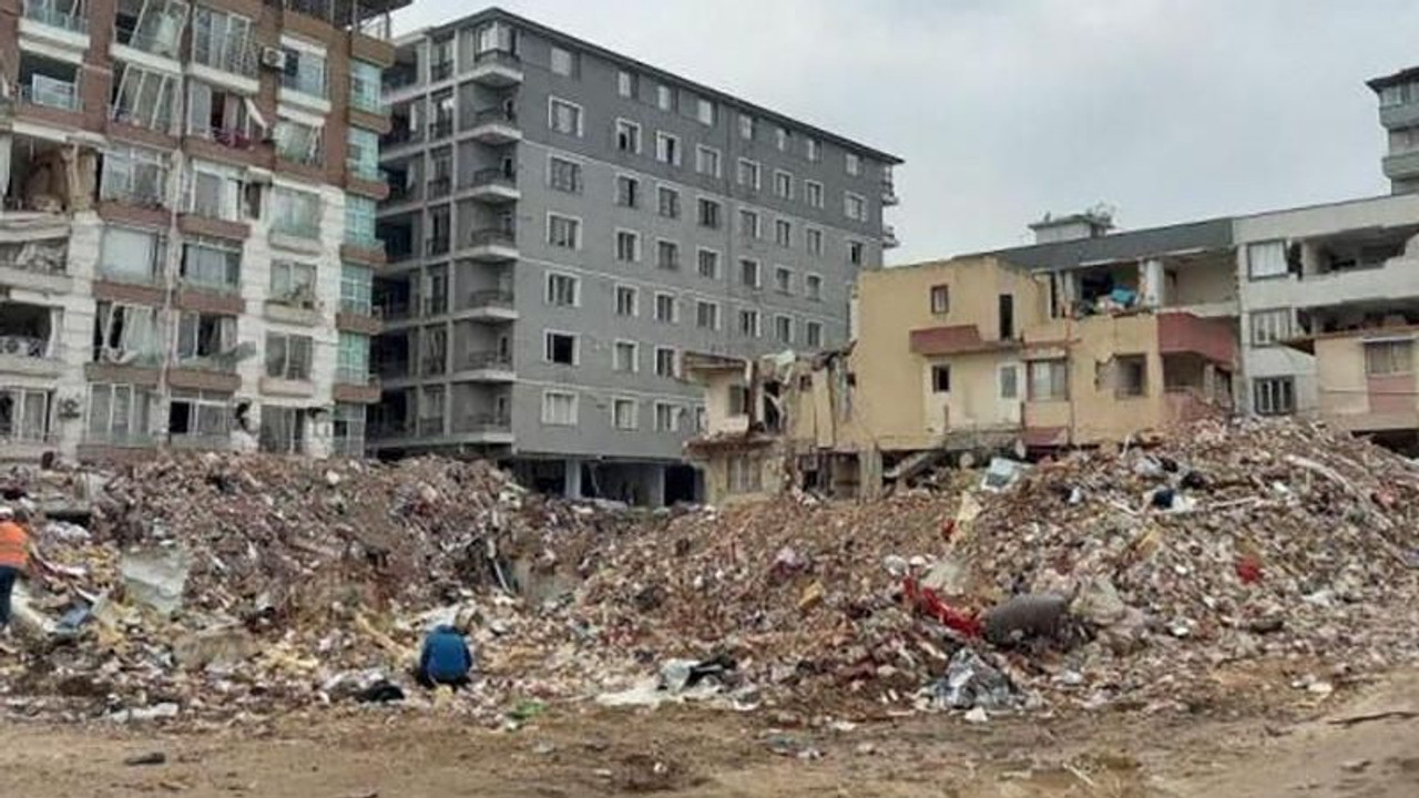 Müteahhitten AKP’li belediyeye rüşvet itirafı! Depremde 150 kişiye mezar olmuştu