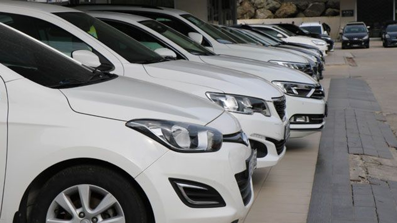 Otomobil piyasasında reel fiyatlarda düşüş sürüyor