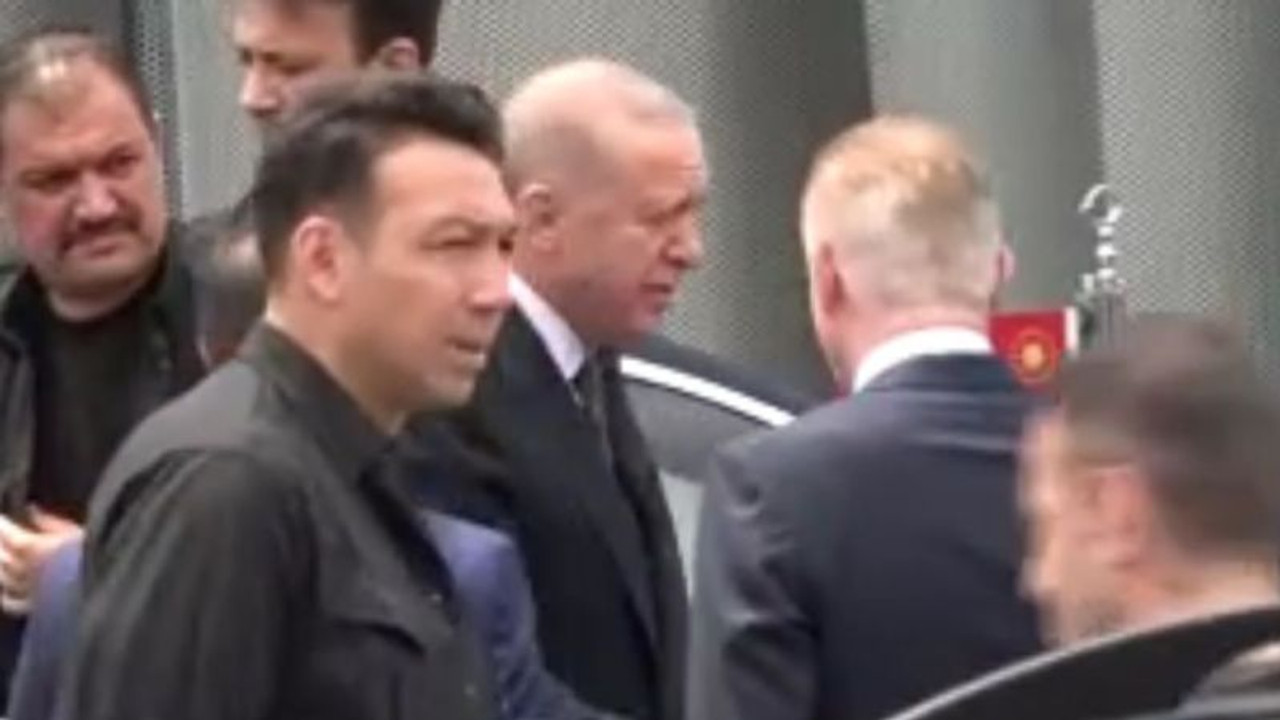 Erdoğan cuma namazını Taksim Camii'nde kıldı