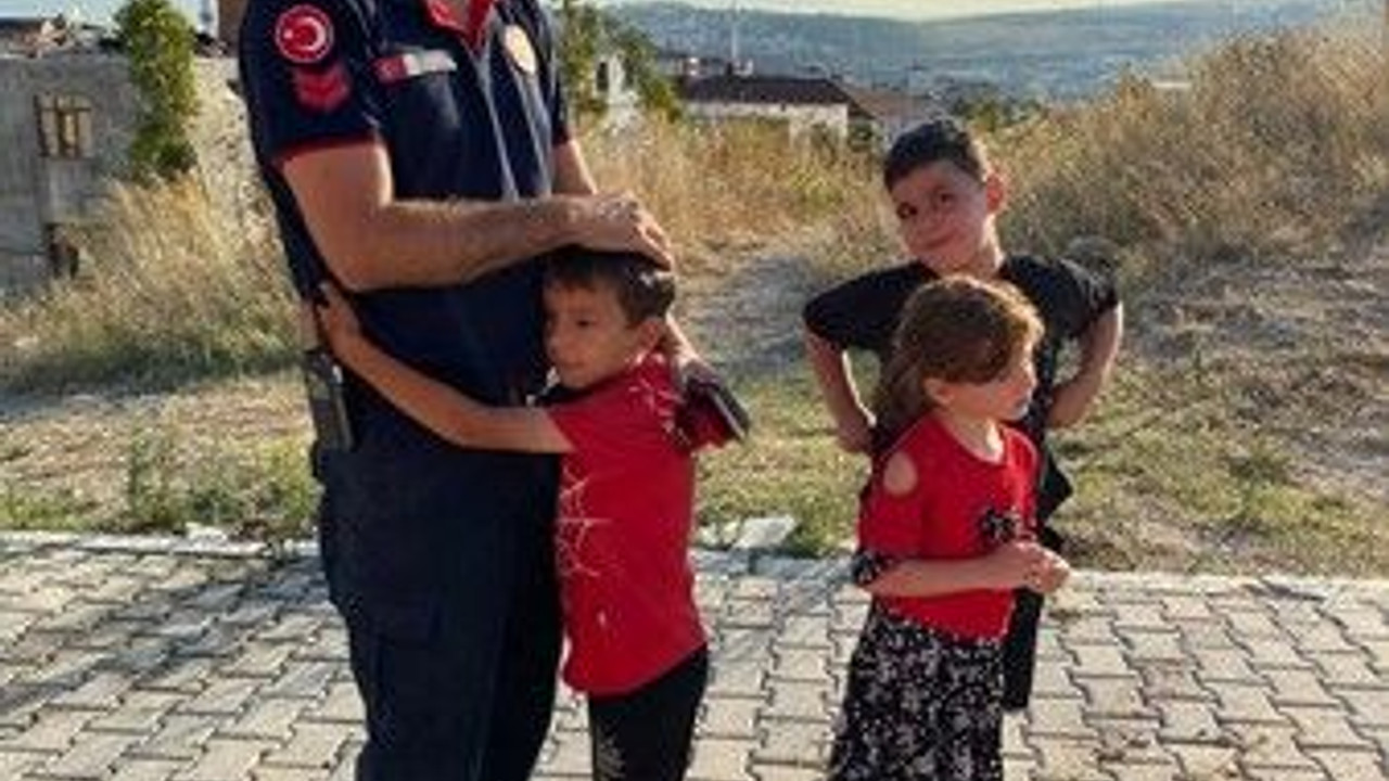 Oyuna ara verip, kahramanlarına sarıldılar!
