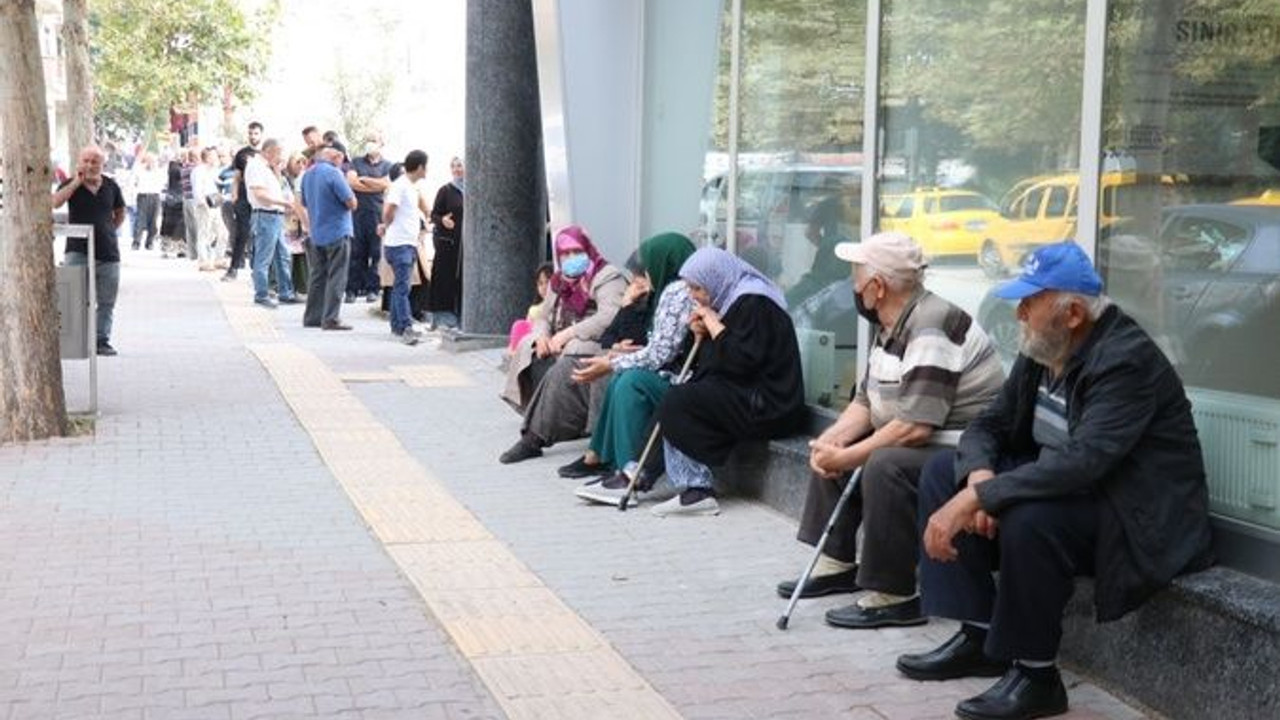Bir dönem sona erdi : 65 yaş üstü emekliler bundan böyle ücret ödeyecek