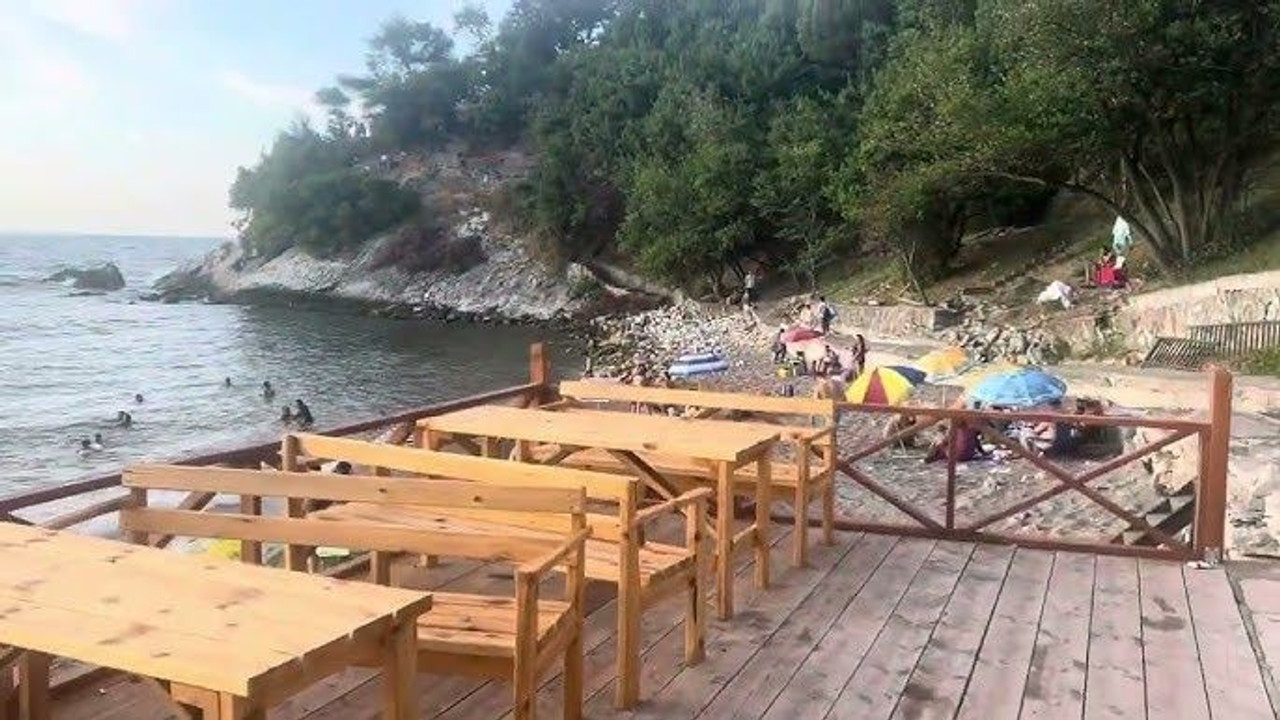İstanbul'a çok yakın ve çok ucuz! Denize girmek için akın akın gidiyorlar