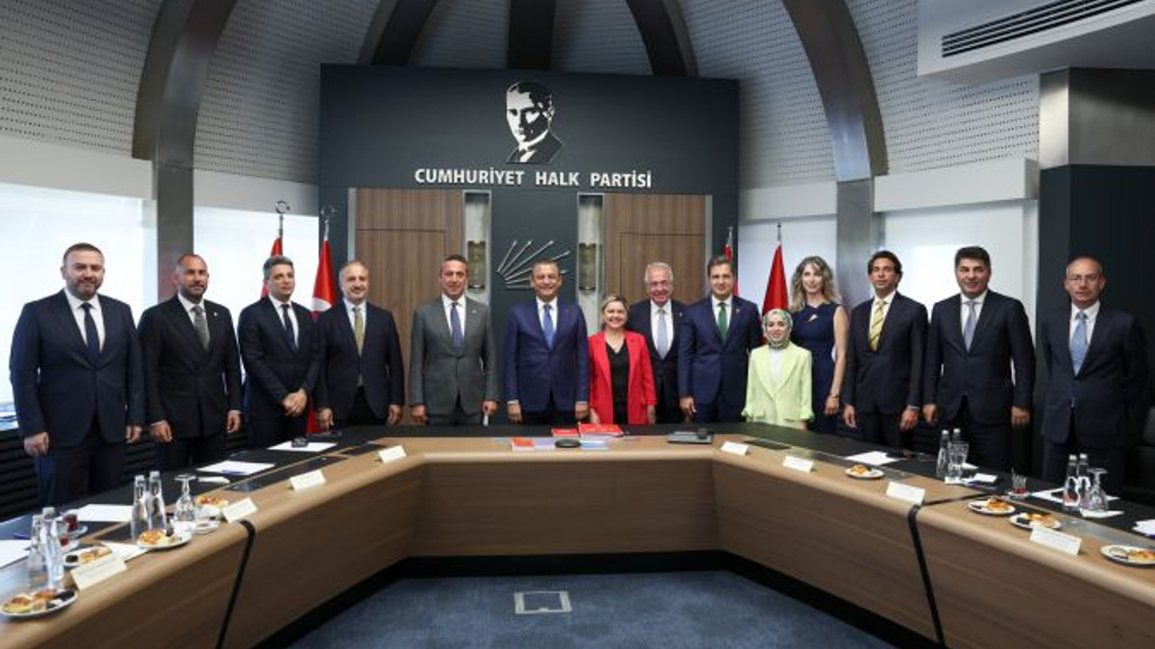 CHP Lideri Özgür Özel, Fenerbahçe Başkanı Ali Koç ile bir araya geldi