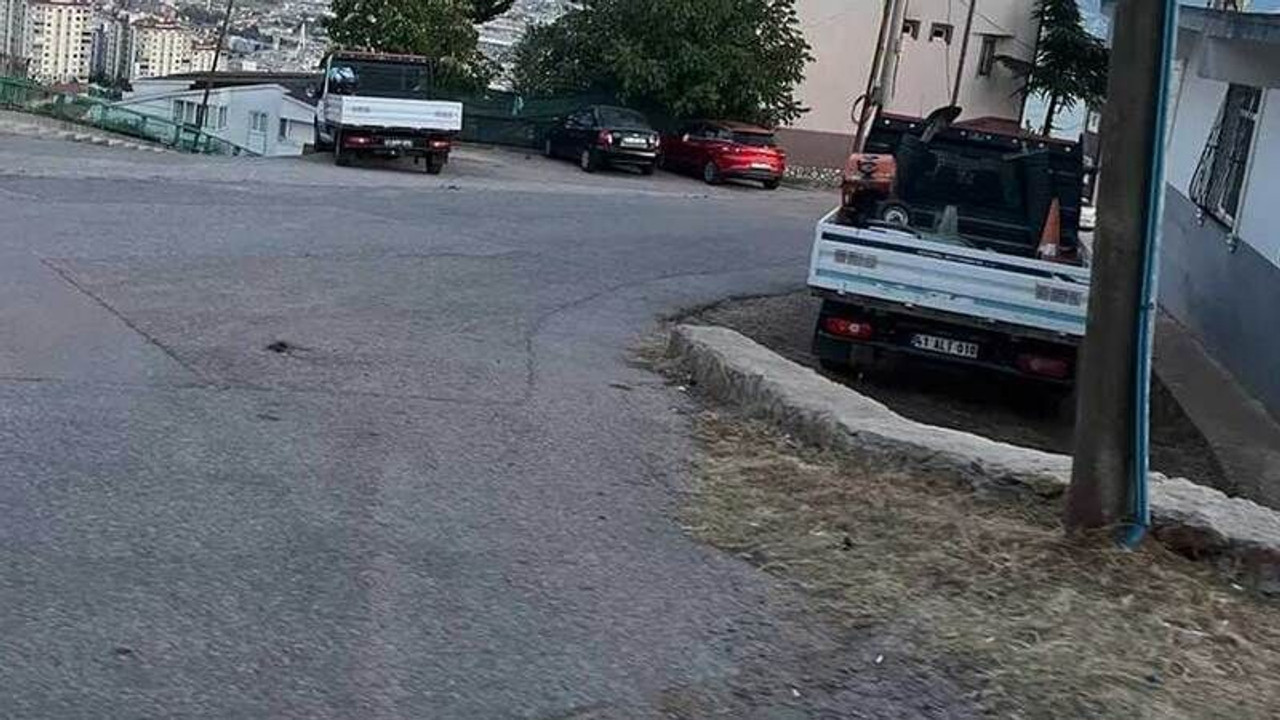 Büyükşehir’in araçları baba oğulun evinin önünde