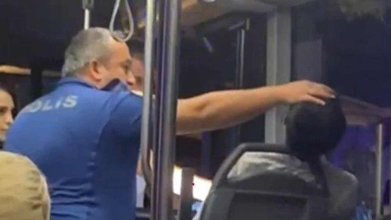 İzmit'te otobüste sızan genci polis böyle uyandırdı!