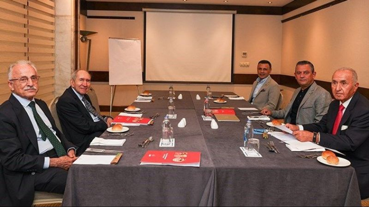CHP'de 'Tüzük Kurultayı' öncesi trafik sürüyor