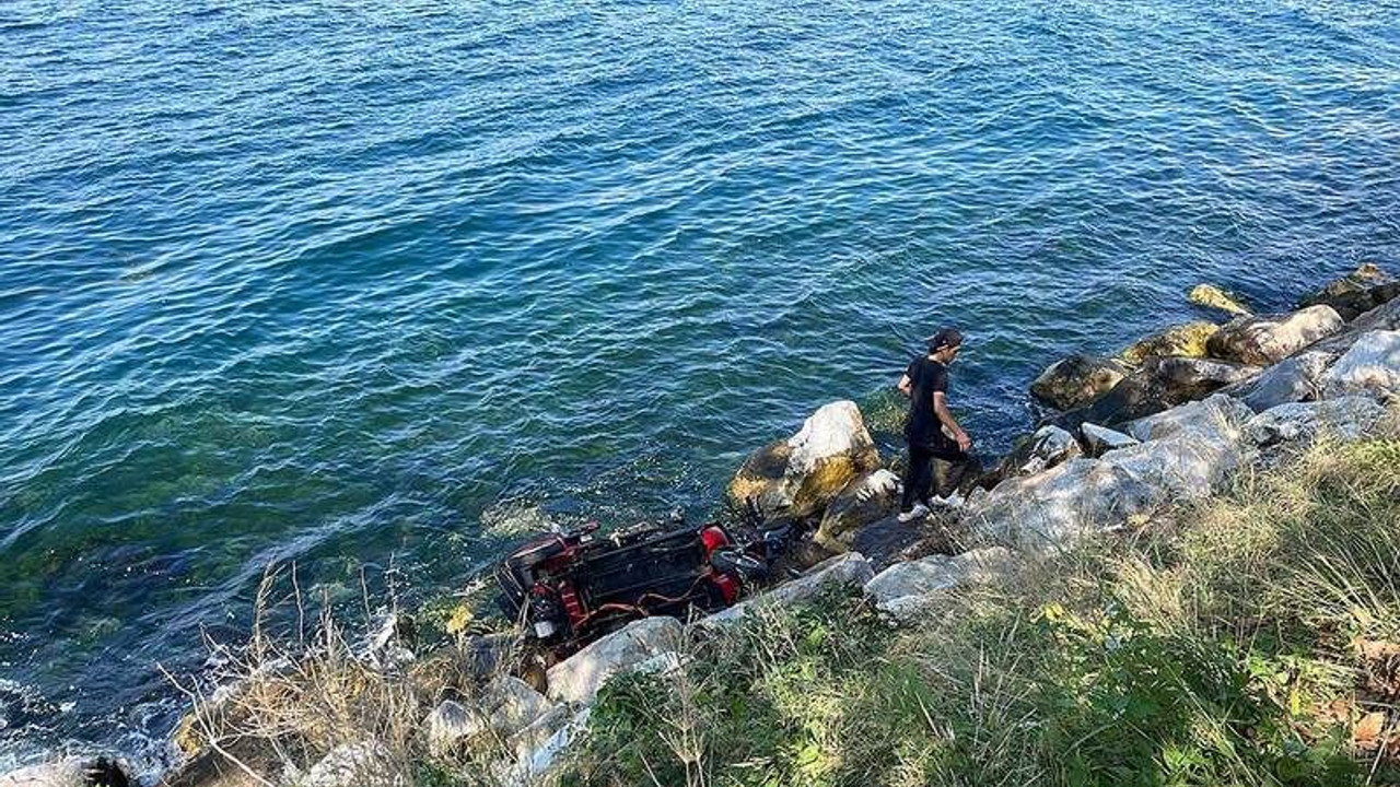 Elektrikli bisiklet denize uçtu: Yaralılar var!