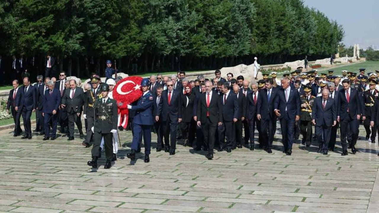Erdoğan, Anıtkabir’i ziyaret etti