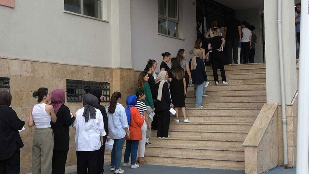 Kocaeli’de memurluk hayalini dakikalarla kaçırdılar