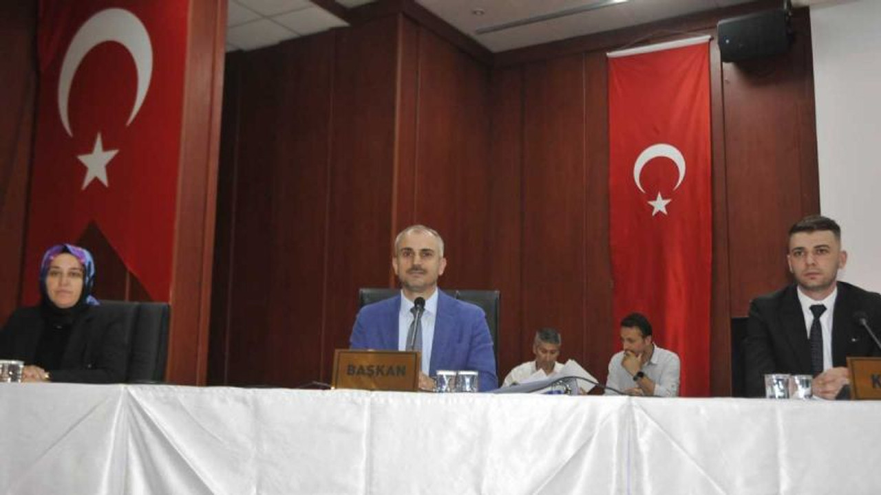 Belediye müdürü belediye başkanına yalan söyledi
