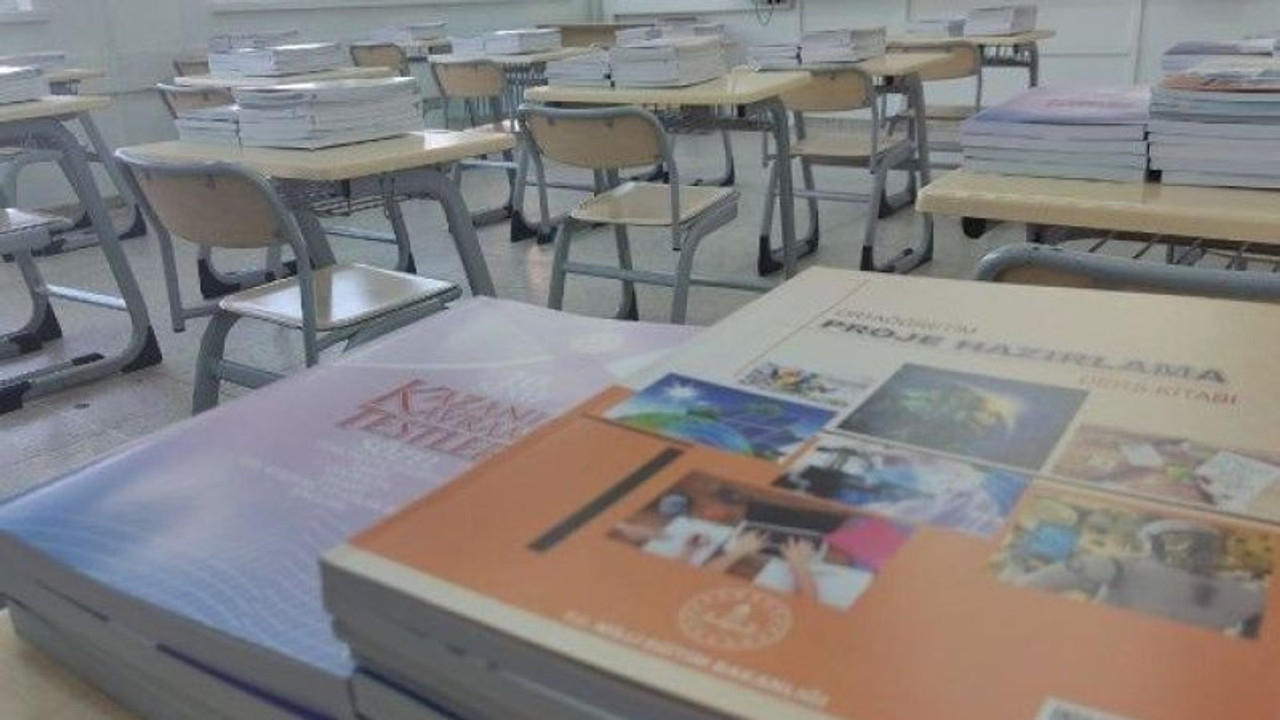 Ders kitaplarında “Ne mutlu Türküm diyene” bölümü çıkartıldı!