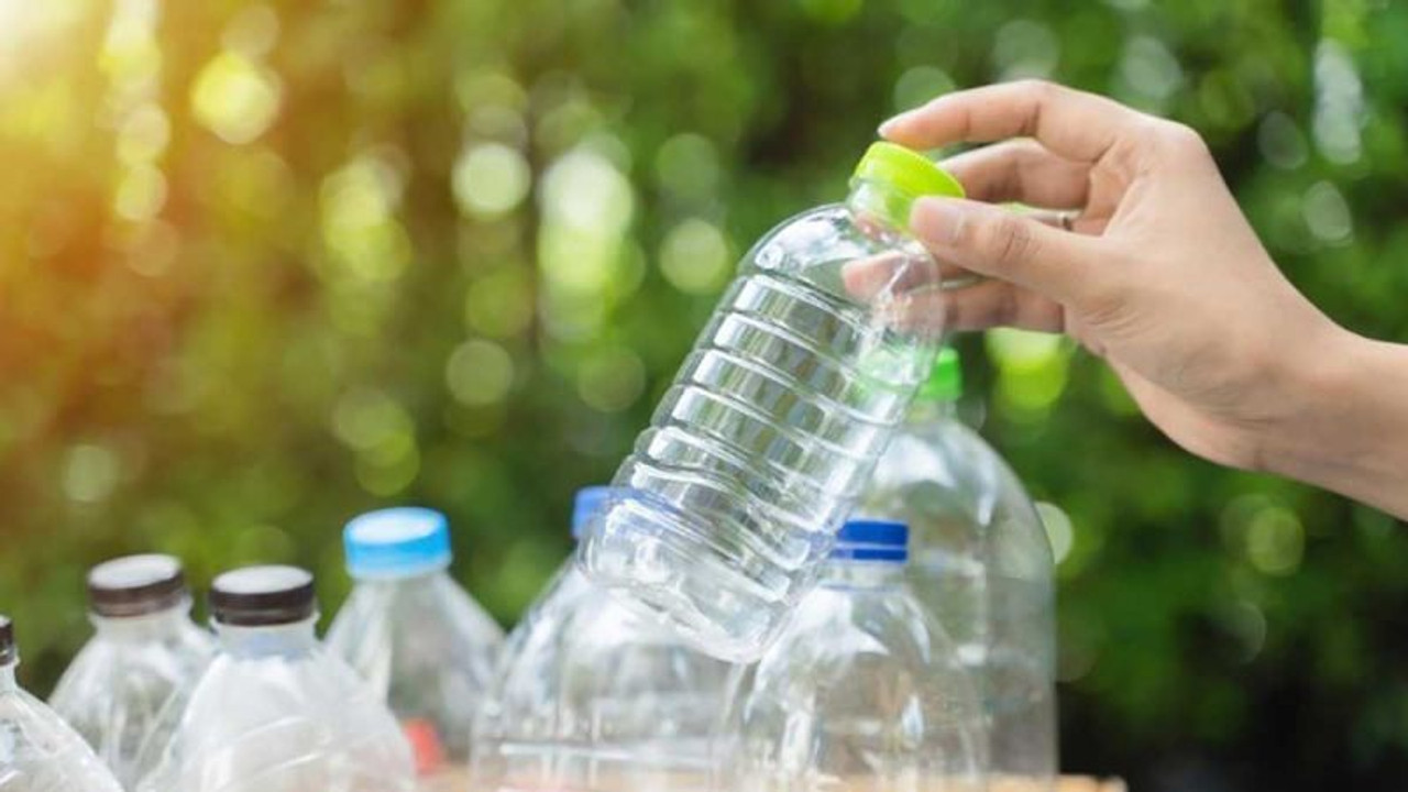 Plastik şişeden su içen erkeklerin sperm kalitesi düşüyor