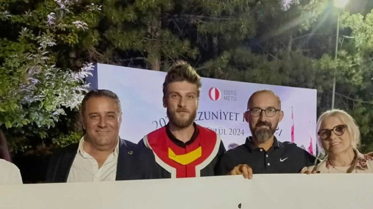 CHP’li meclis üyesinin oğlu olaylı törende o pankartı açtı