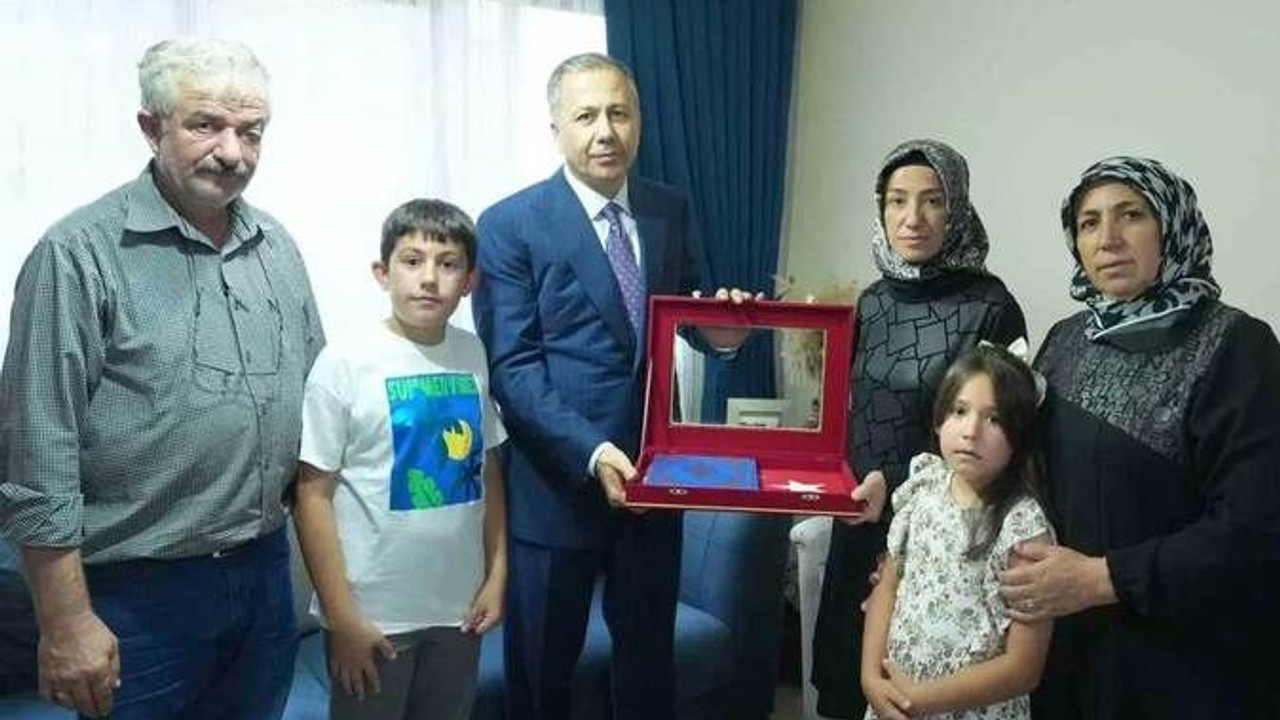 Bakan Yerlikaya’dan şehit polisin ailesine ziyaret