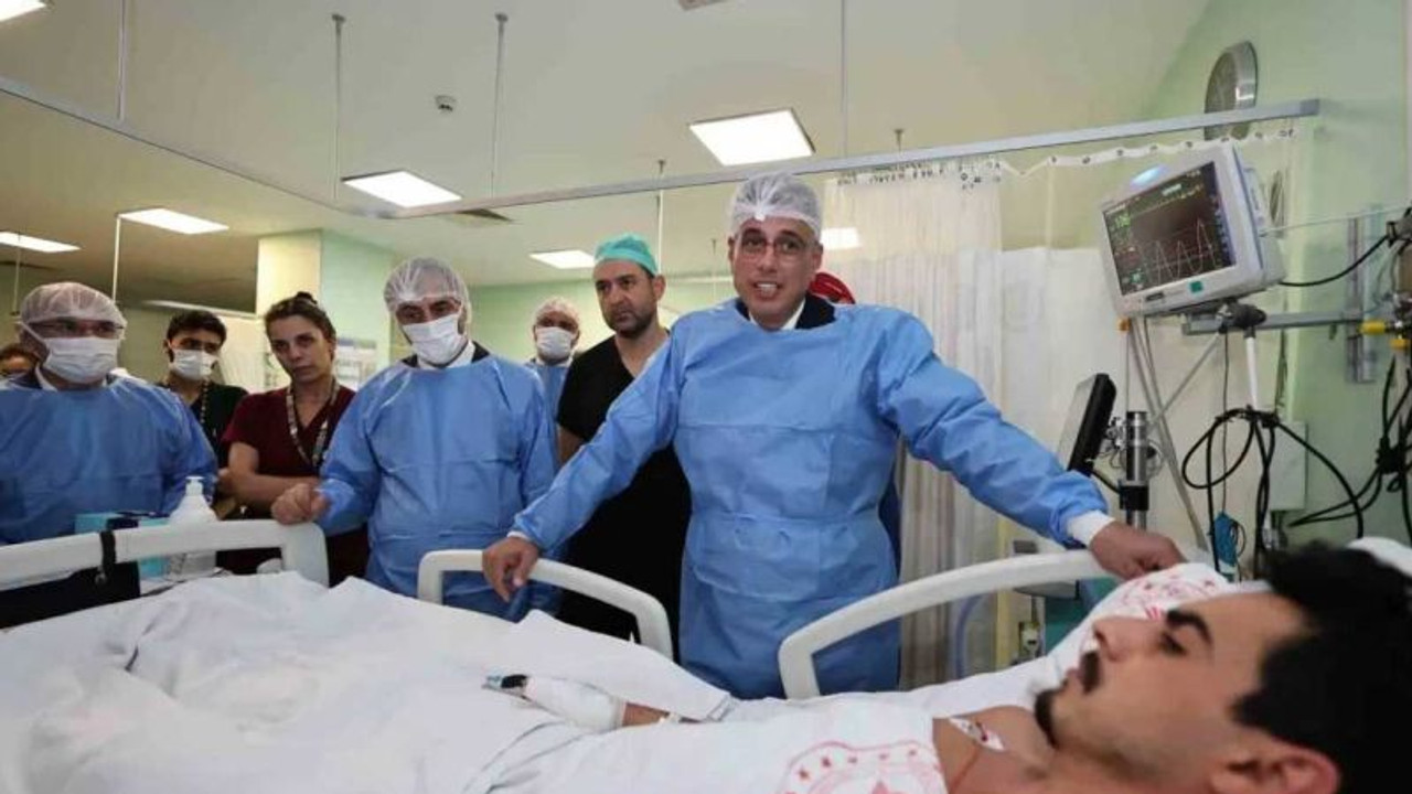 Bakan Memişoğlu’ndan kaza yapan ambulans ekibine geçmiş olsun ziyareti