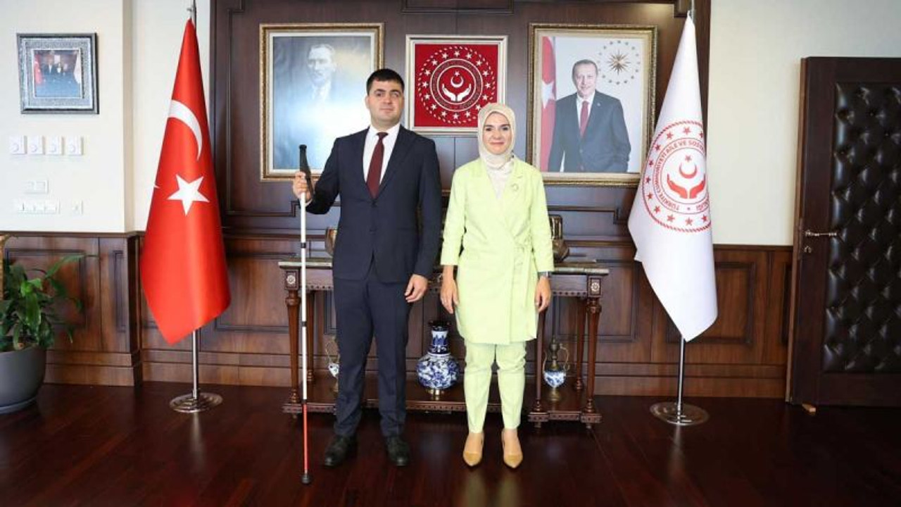 Türkiye'nin ilk görme engelli hakim yardımcısı görevine başladı