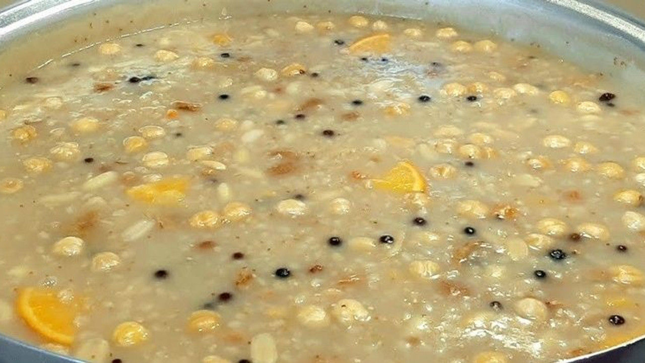 Lezzetli aşure yapmanızı sağlayacak tüyo! Bakın aşure nasıl hazırlanıyor...