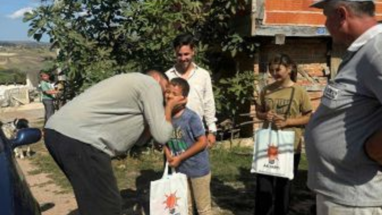 AKP Derince okula başlayan çocukları unutmadı