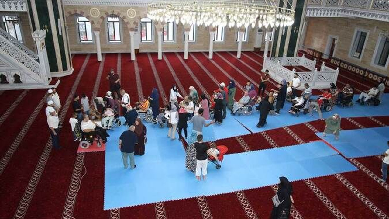 Özel bireyler, Sakal-ı Şerif’i görme imkanı buldu