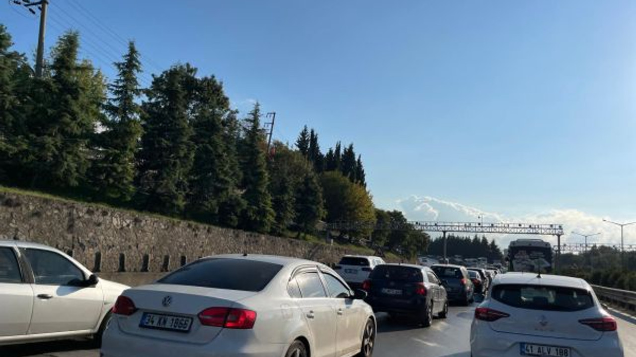 Kocaeli’de trafik saç baş yolduruyor!