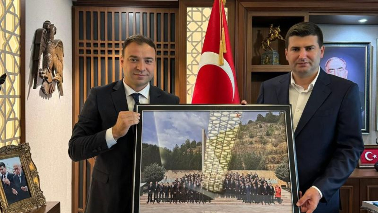 Ülkücü başkandan genel başkana dikkat çeken hediye