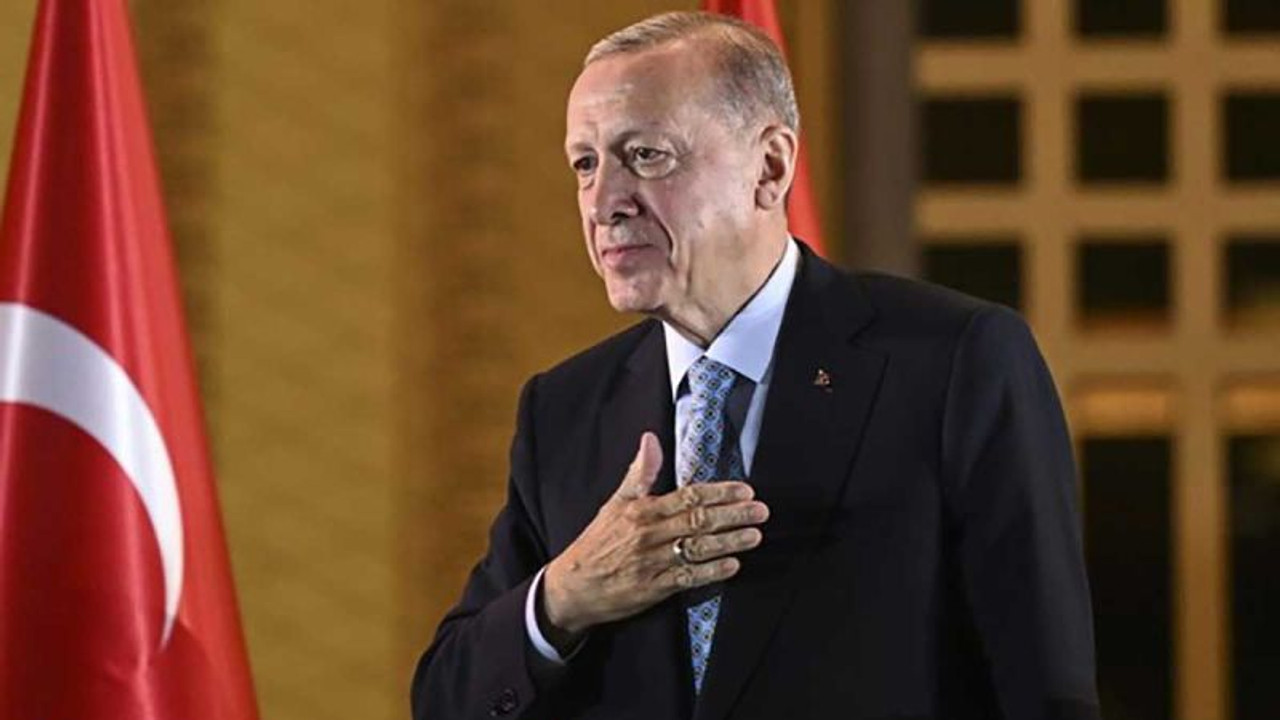 Erdoğan, cuma namazını Atatürk Havalimanı'nda kıldı