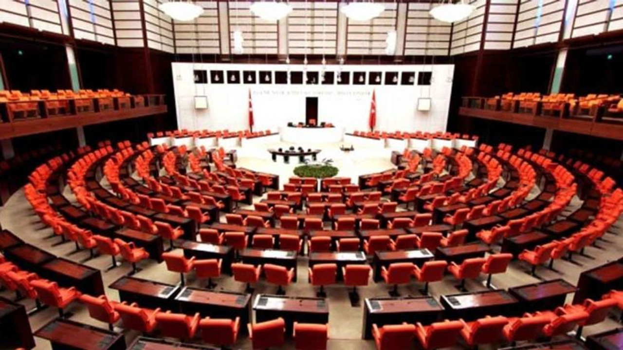 Kocaelili vekil çalındığı iddia edilen kimlik bilgilerini TBMM’ye taşıdı